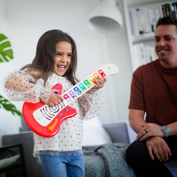 Brinquedos Musicais |   Juntos em Harmonia – Guitarra Segura Sem Fios de Madeira para Crianças – Coleção Toque Mágico – Idade a Partir de 6 Meses Brinquedos Musicais Brinquedos Musicais