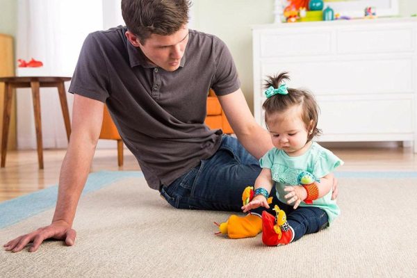 Chocalhos e Anéis de Pelúcia |   Gardenbug – Meias para Bebê com Encontro de Pés e Conjunto de Chocalho para Pulso – Brinquedos para Desenvolvimento Sensorial – Essenciais para Bebês Recém-Nascidos Chocalhos e Anéis de Pelúcia Chocalhos e Anéis de Pelúcia